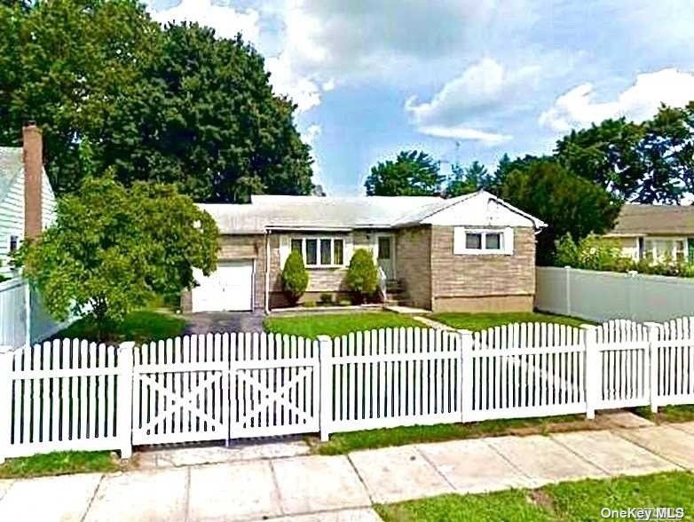 Warwick St, Uniondale, NY 11553 #1