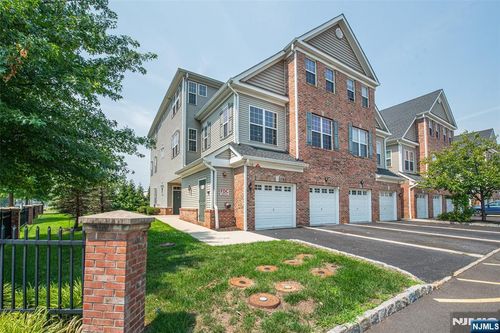 2 Station Sq, Union, NJ, 07083-8090 | Card Image