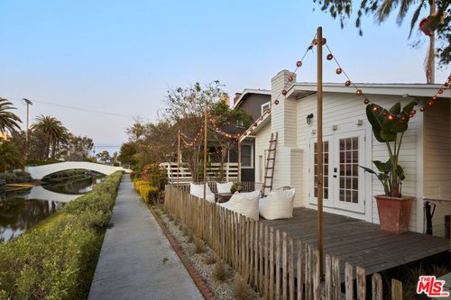 230 Sherman Canal, Venice, CA, 90291-4515 | Card Image