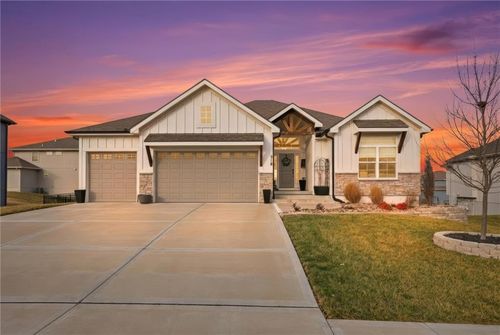 318 Old Trail Run, Kearney, MO, 64060-7642 | Card Image