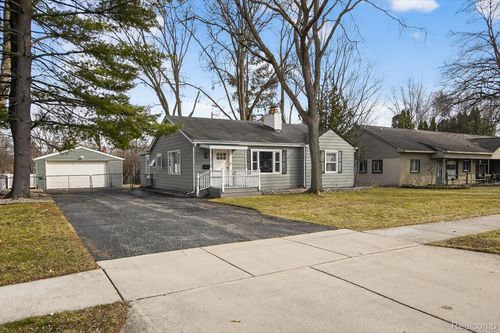 23170 Hawthorne St, Farmington, MI, 48336-3331 | Card Image