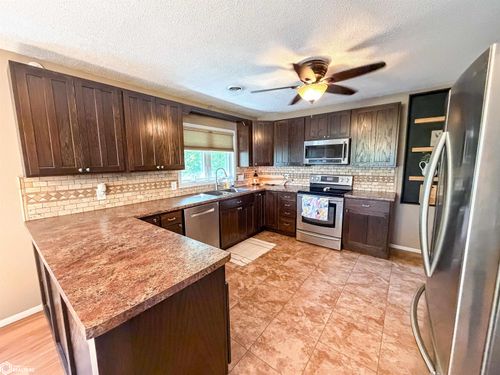 113 18th Ave Ne, Hampton, IA, 50441-1130 | Card Image
