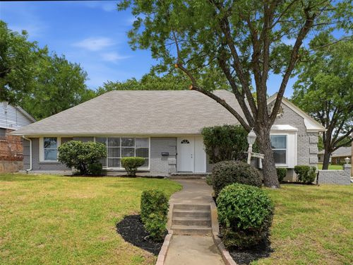 2121 Canton Dr, Fort Worth, TX, 76112-3923 | Card Image
