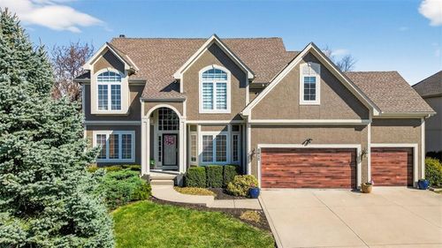 2612 Sw Wintercreek Dr, Lee's Summit, MO, 64081-2593 | Card Image