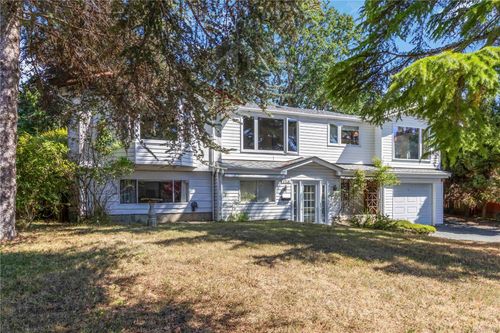 1748 Llandaff Pl, Saanich, BC, V8N4V1 | Card Image