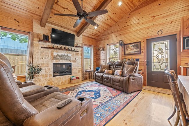 202 S Bowie St, Home with 5 bedrooms, 6 bathrooms and 1 parking in Fredericksburg TX | Image 41
