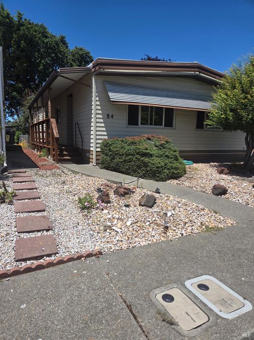 84 Westgate Cir, Santa Rosa, CA, 95401-9018 | Card Image