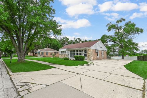 17561 Sycamore Dr, Homewood, IL, 60430-1055 | Card Image