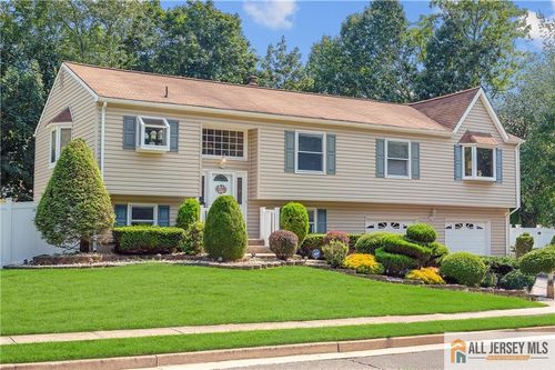 16 Mary Ln, Spotswood, NJ, 08884-1025 | Card Image