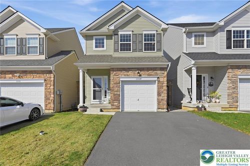 3206 Huntington Ln, Forks Twp, PA, 18040-8741 | Card Image