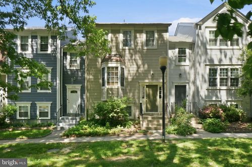 2391 Hunters Square Ct, RESTON, VA, 20191-2823 | Card Image