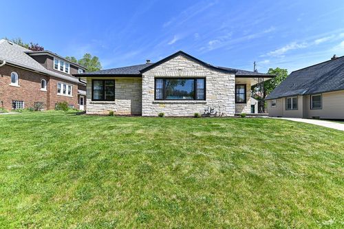 8628 Glencoe Circle, Wauwatosa, WI, 53226 | Card Image