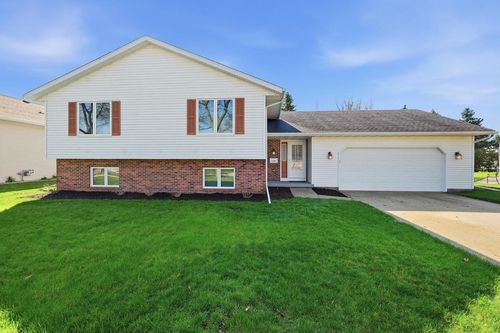 1541 Kuhle Dr, SUN PRAIRIE, WI, 53590-1251 | Card Image
