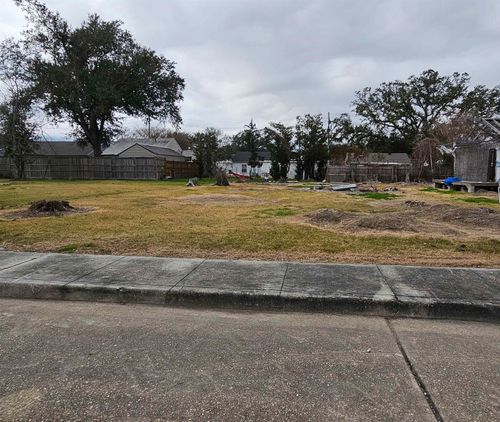 477 Gouaux Ave, Houma, LA, 70364-3128 | Card Image