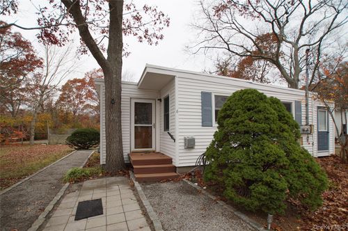 6-12 E Tiana Rd, Hampton Bays, NY, 11946-2436 | Card Image