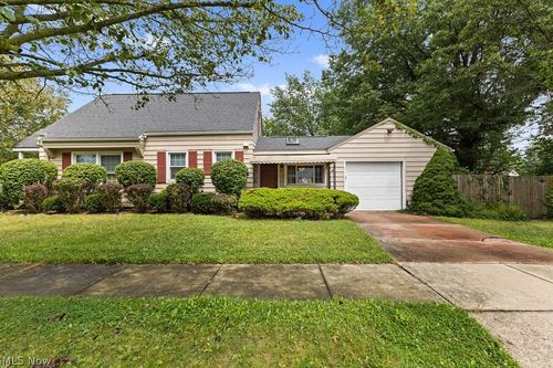2407 27th St, Cuyahoga Falls, OH, 44223-1117 | Card Image