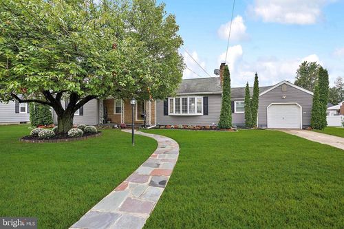 520 Rutgers Ave, BURLINGTON, NJ, 08016-2324 | Card Image