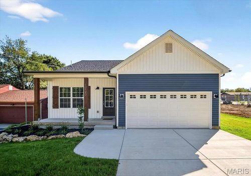 10490 Canter Way, Overland, MO, 63114-1511 | Card Image