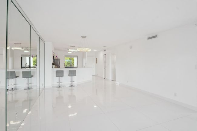 APT-501 - 2205 S Cypress Bend Dr, Condo with 2 bedrooms, 2 bathrooms and null parking in Pompano Beach FL | Image 9