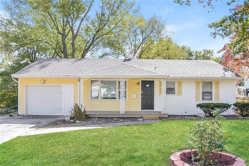 9205 74th Ter, Raytown, MO, 64133-6436 | Card Image