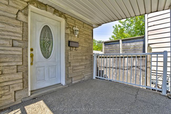 793 Tate Ave, House other with 2 bedrooms, 2 bathrooms and 6 parking in Hamilton ON | Image 4