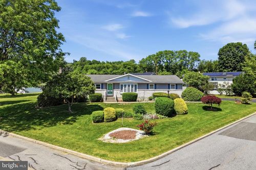 945 Williams Ave, WALNUTPORT, PA, 18088-1143 | Card Image