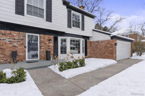 504 Weybridge Dr, Bloomfield Hills, MI, 48304-1080 | Card Image