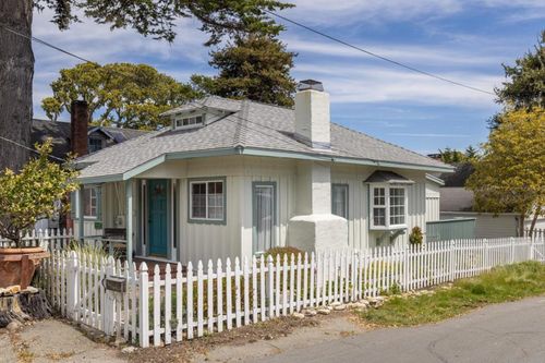 235 Chestnut St, Pacific Grove, CA, 93950-3105 | Card Image