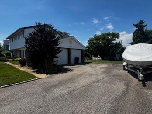 17 Shelley Dr, Massapequa, NY, 11758-8526 | Card Image