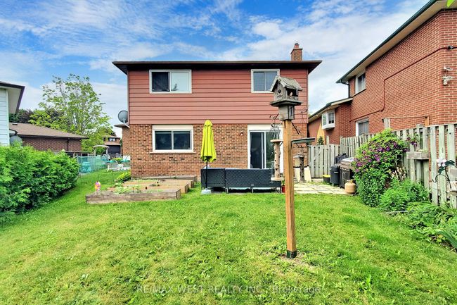 B - 39 Portland Cres, Home with 2 bedrooms, 3 bathrooms and 2 parking in Newmarket ON | Image 25