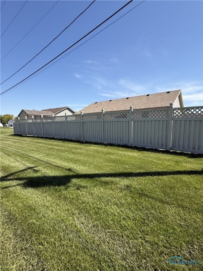 Back - beyond fence | Image 29