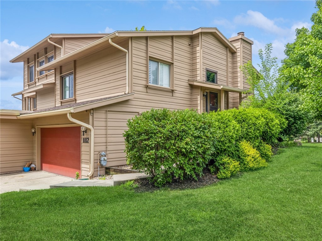 Woodland Park Dr, West Des Moines, IA 50266