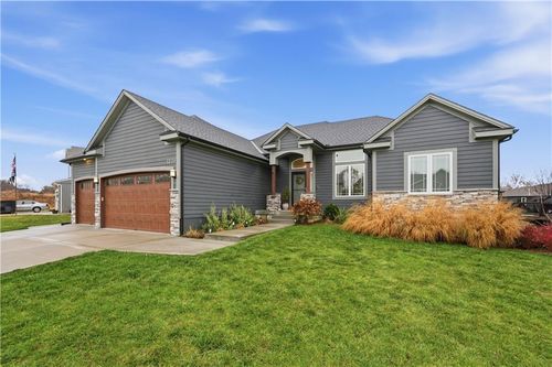 1219 N Heartland Ave, Independence, MO, 64056-7800 | Card Image