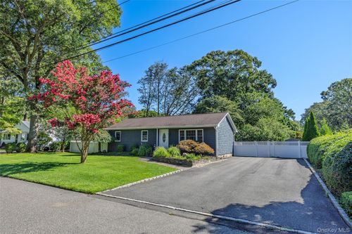 45 Marbeth Cir, Miller Place, NY, 11764-1729 | Card Image