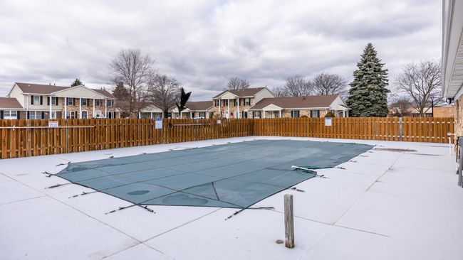 18320 Raleigh Square Dr, Condo with 2 bedrooms, 2 bathrooms and null parking in Southgate MI | Image 5