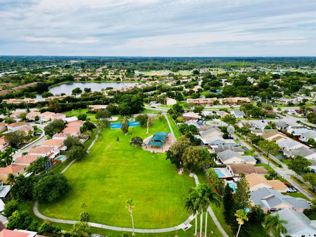 8421 Sw 41 St Ct, House other with 3 bedrooms, 2 bathrooms and null parking in Davie FL | Image 42