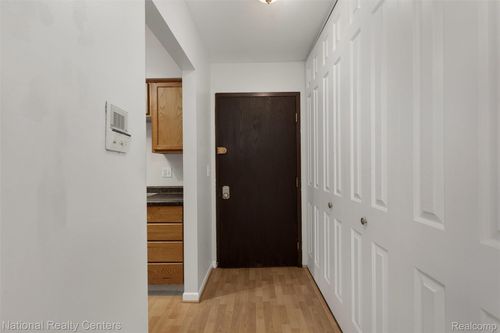 unit-9-30022 W 12 Mile Rd, Farmington Hills, MI, 48334-3912 | Card Image