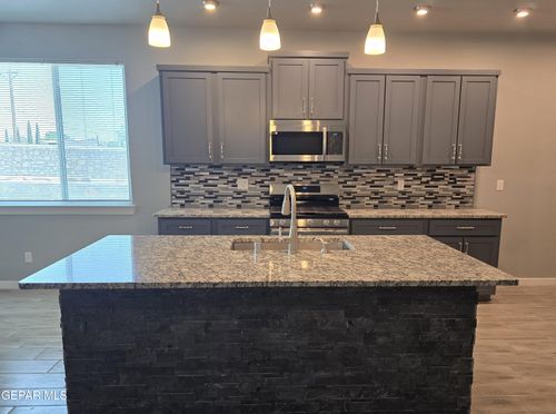 648 Danube Dr, Horizon City, TX, 79928-7418 | Card Image