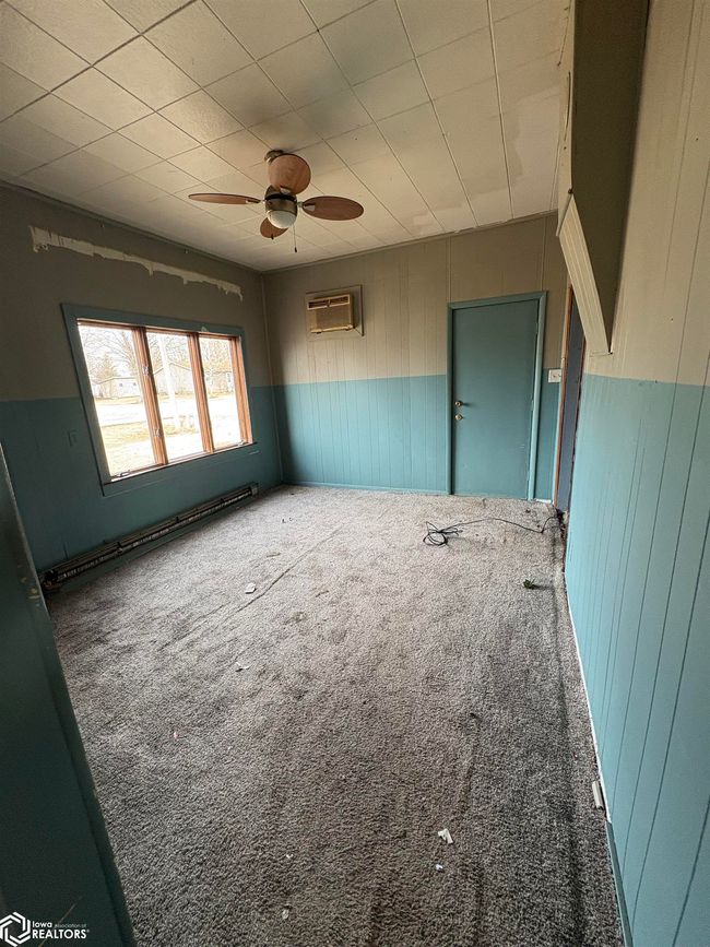 902 4 Th St, Home with 1 bedrooms, 1 bathrooms and 2 parking in Livermore IA | Image 11