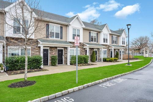 147 Ashley Ct, Central Islip, NY, 11722-4552 | Card Image