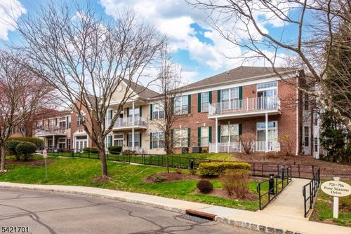 703-703 Four Seasons Dr, Wayne, NJ, 07470-1947 | Card Image