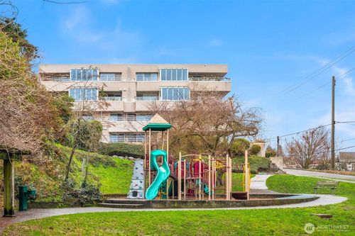 204-1231 5th Ave N, Seattle, WA, 98109-3355 | Card Image