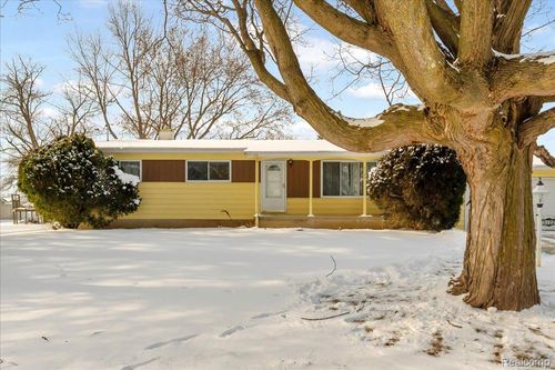 3122 Eastgate St, Burton, MI, 48519-1553 | Card Image