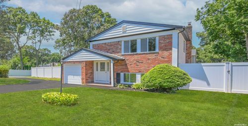 108 Dorchester Road, Ronkonkoma, NY, 11779 | Card Image