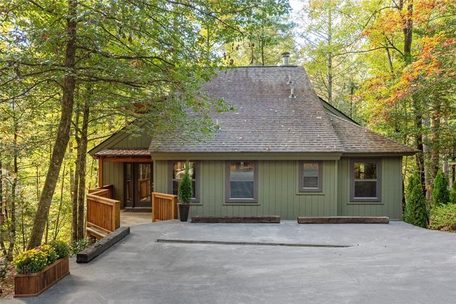 19 Indian Falls Way, House other with 3 bedrooms, 3 bathrooms and null parking in Lake Toxaway NC | Image 8