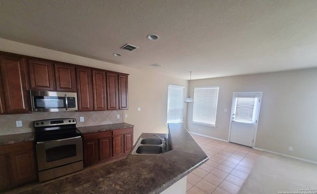 8715 Mediator Path, House other with 4 bedrooms, 3 bathrooms and null parking in Converse TX | Image 7
