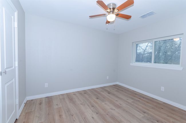 Unfurnished room featuring visible vents, ceiling fan, baseboards, and light wood-style floors | Image 16