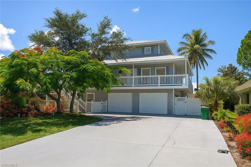 2662 Riverview Dr, Naples, FL, 34112-5833 | Card Image