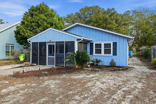 152 Nw 6th St, Oak Island, NC, 28465-7001 | Card Image
