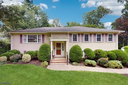 47 Knollwood Dr, New Providence, NJ, 07974-1638 | Card Image